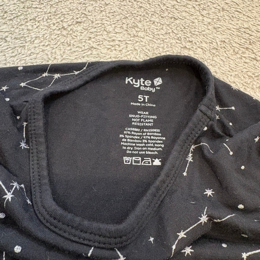 Kyte Baby Kids 5T Black Constellation Bamboo Long Sleeve Pajama Top Unisex Soft - Picture 2 of 8